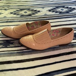 Size 10 Pale Peach Loafer Style Shoe with Cutouts
